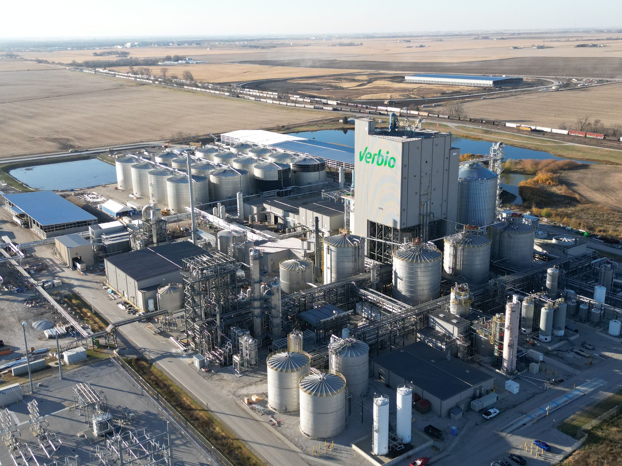 An aerial shot of the Verbio Nevada Biorefinery plant with all 16 digesters assembled. CREDIT VERBIO NORTH AMERICA