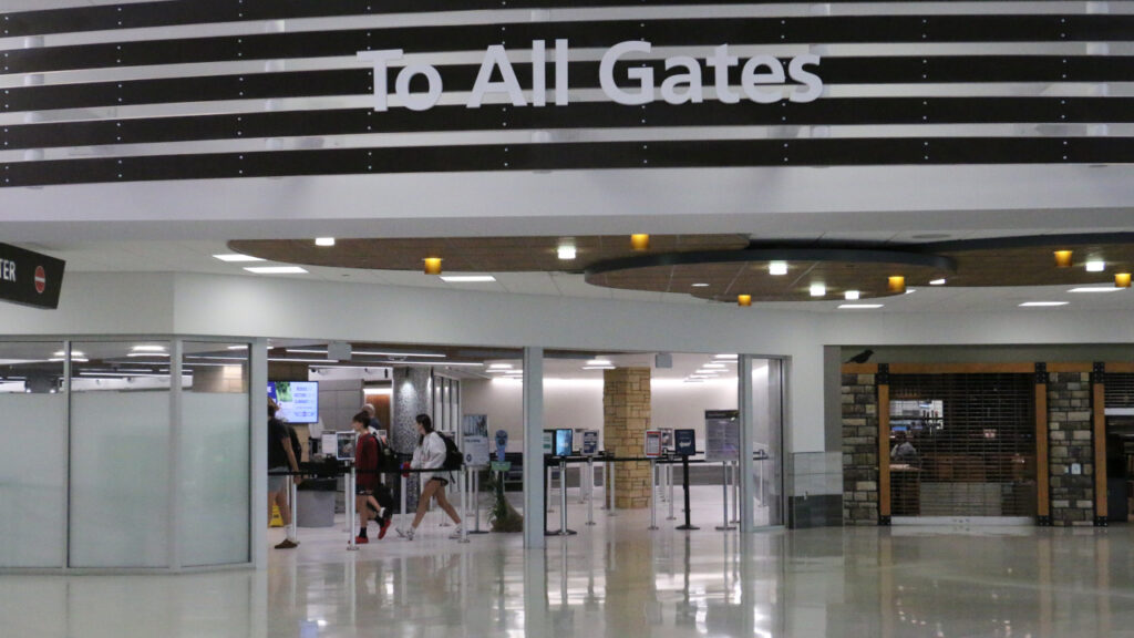Eastern Iowa Airport gates baggage handling