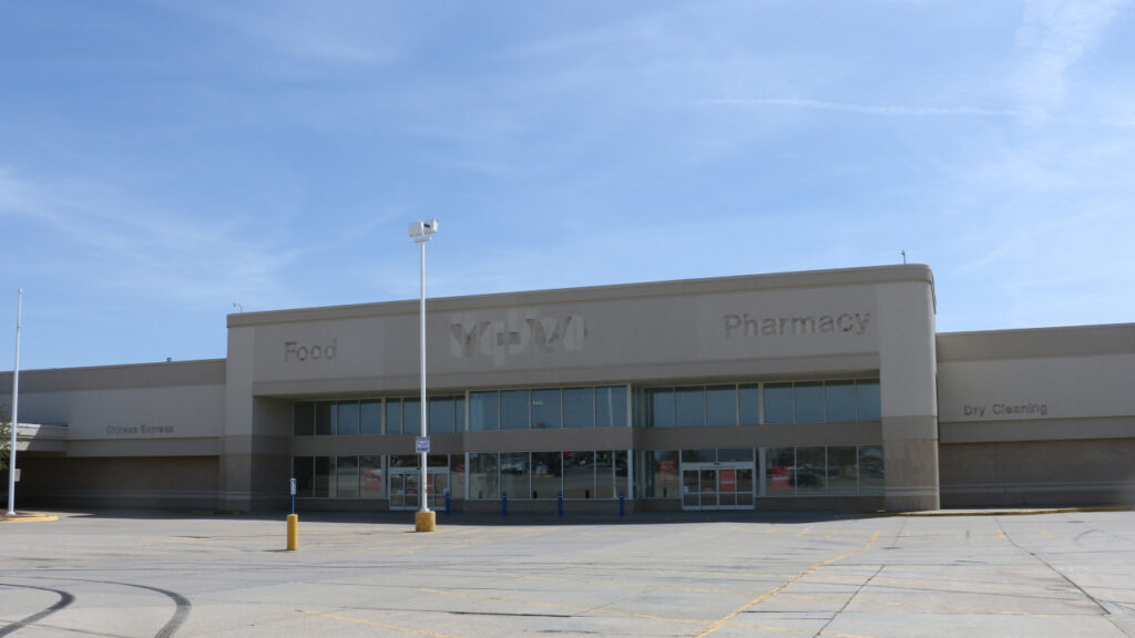 Lindale Mall Collins Road former Hy-Vee