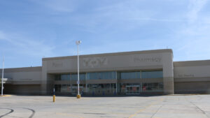 Lindale Mall former Hy-Vee