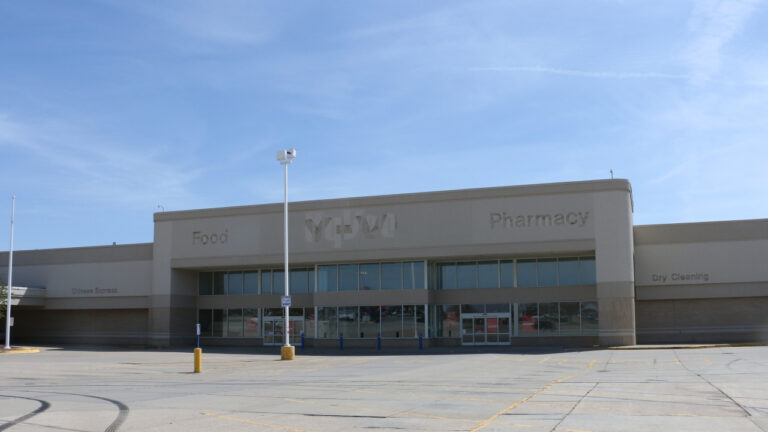 Lindale Mall Collins Road former Hy-Vee