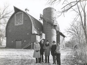 Founders pose in front of the Penningroth dairy barn, Indian Creek Nature Center's original site. CREDIT INDIAN CREEK NATURE CENTER