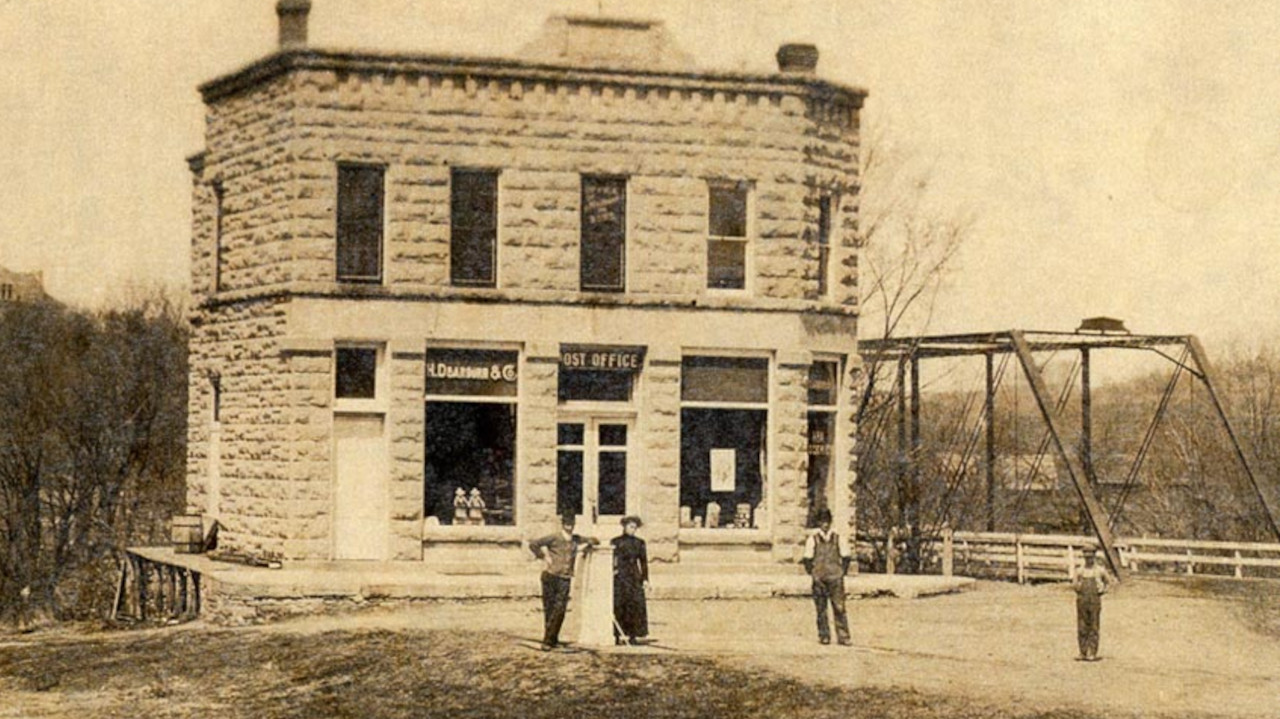 Stone City General Store Pub historical