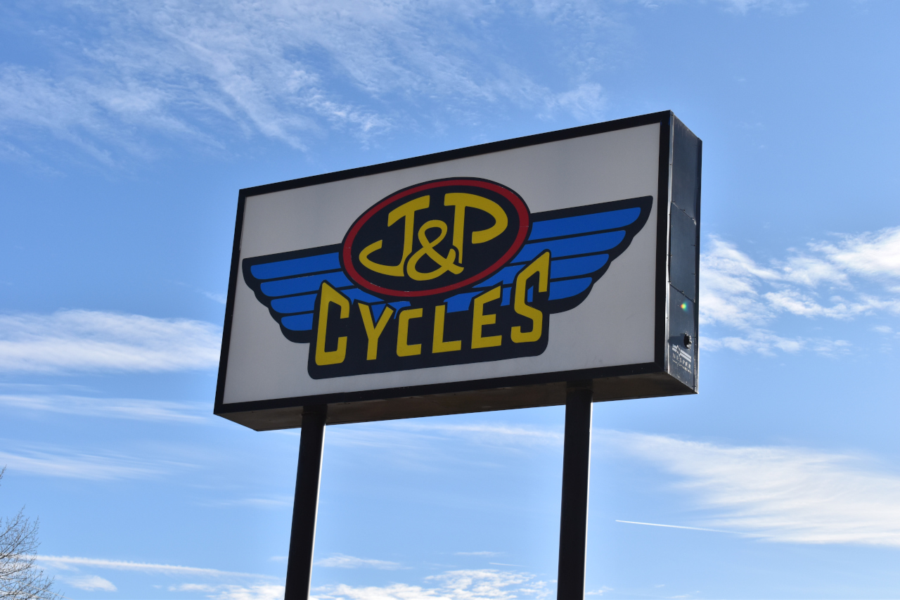 J&P Cycles is closing its Anamosa location.