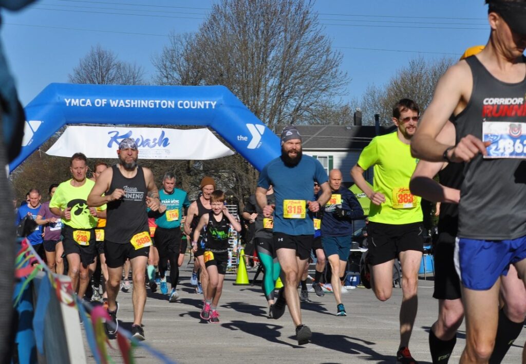 Runners at the starting line of the Kewash Half Marathon.