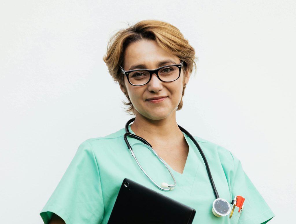 Nursing Photo by Karolina Grabowska