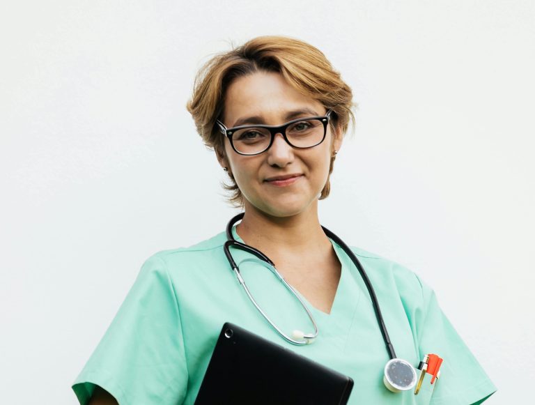 Nursing Photo by Karolina Grabowska