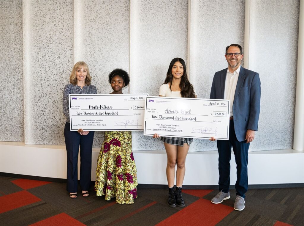Mali Kituza of Jefferson High School (left) and Amari Rogel of Washington High School (right) pose with their award amounts.