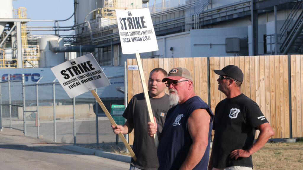 Cargill strike workers picket line
