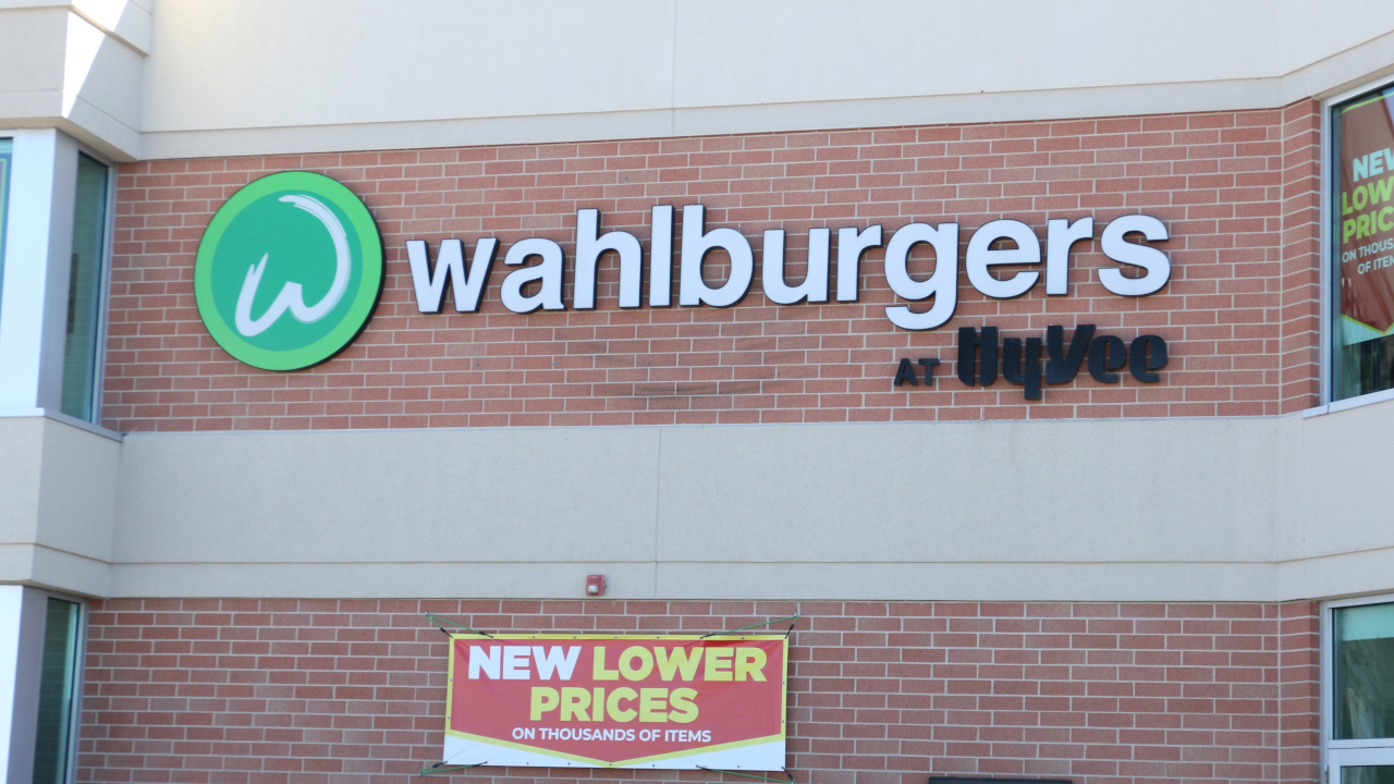 Hy-Vee replacing Wahlburgers with Market Grille locations