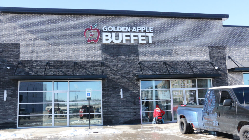 The Golden Apple buffet Cedar Rapids