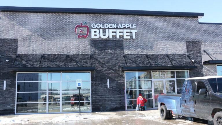 The Golden Apple buffet Cedar Rapids