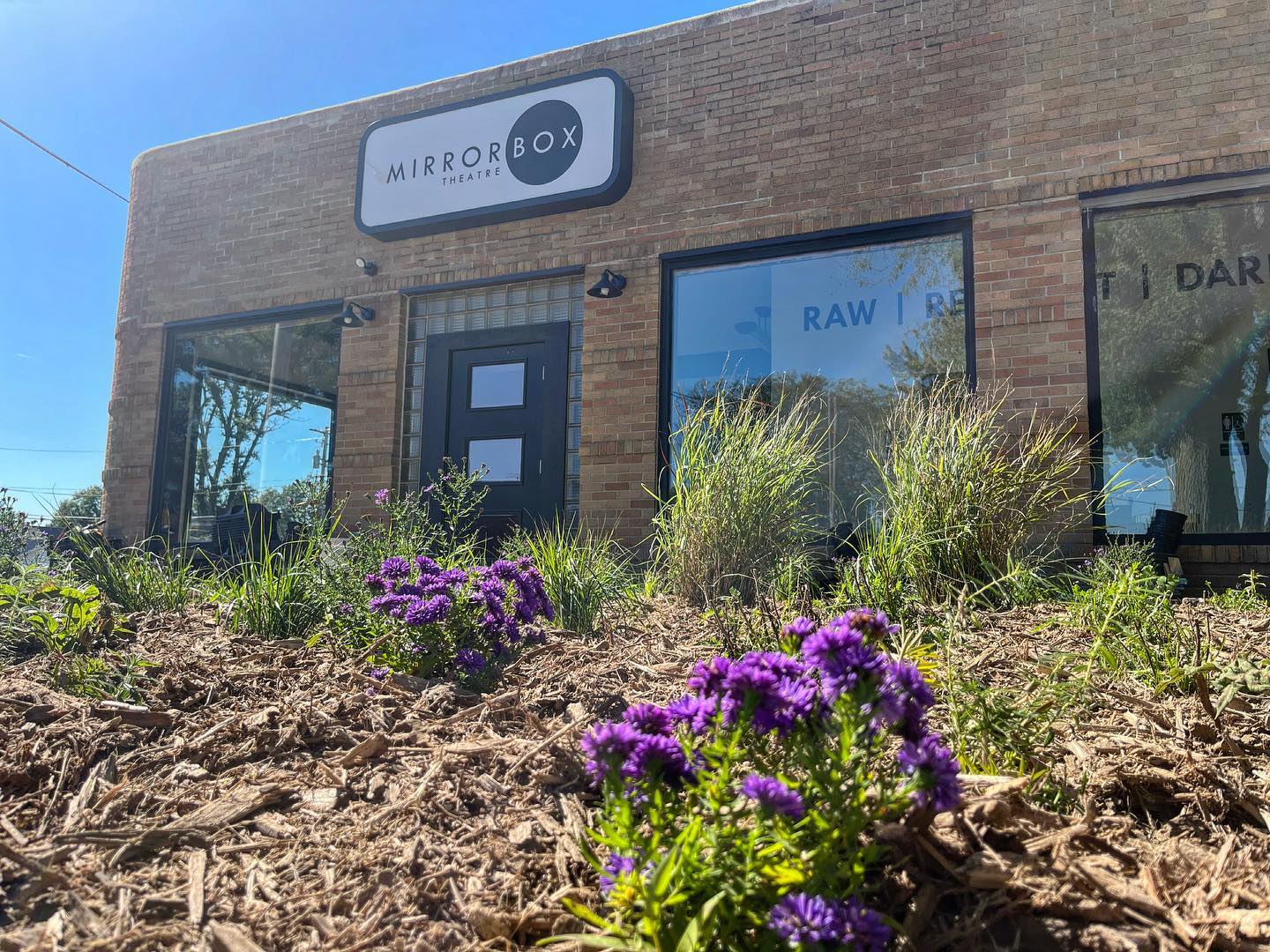 1200 Ellis Blvd. NW, Cedar Rapids mirrorbox
