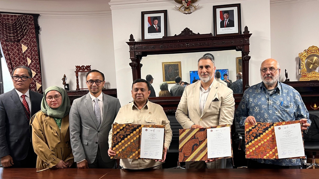 Islamic Services of America signing Indonesia Islamic Services of America signing Indonesia