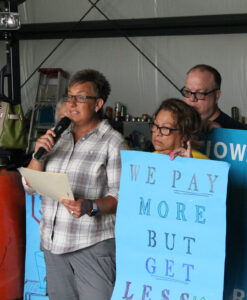 Nicole Platz (left), long-time resident of Modern Manor, and Yasmin Morrell discuss how poor water quality at their manufactured home parks has impacted their lives.