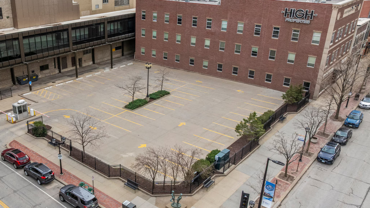 U.S. Bank parking lot