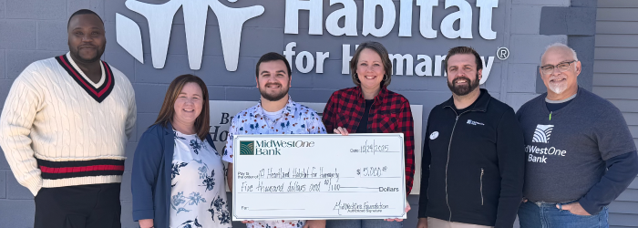 Waterloo's Iowa Heartland Habitat for Humanity poses with a $5,000 check from The MidWestOne Foundation.