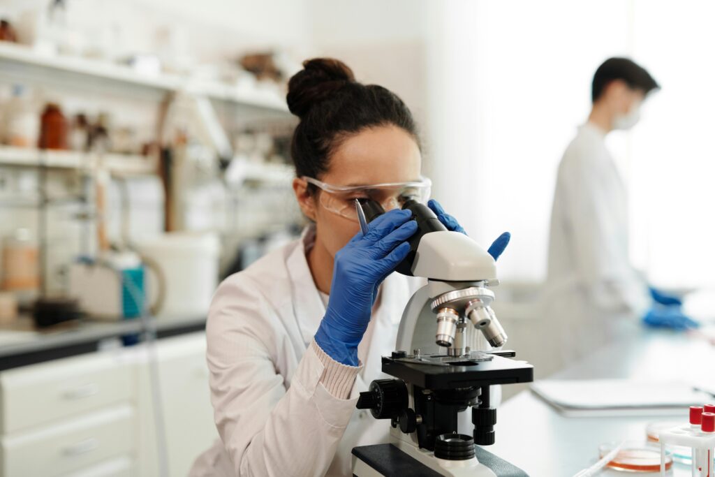 Photo by Edward Jenner: https://www.pexels.com/photo/a-woman-using-microscope-4033304/