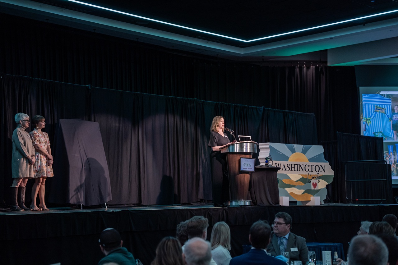Washington Chamber honors coach, hardware store with annual awards