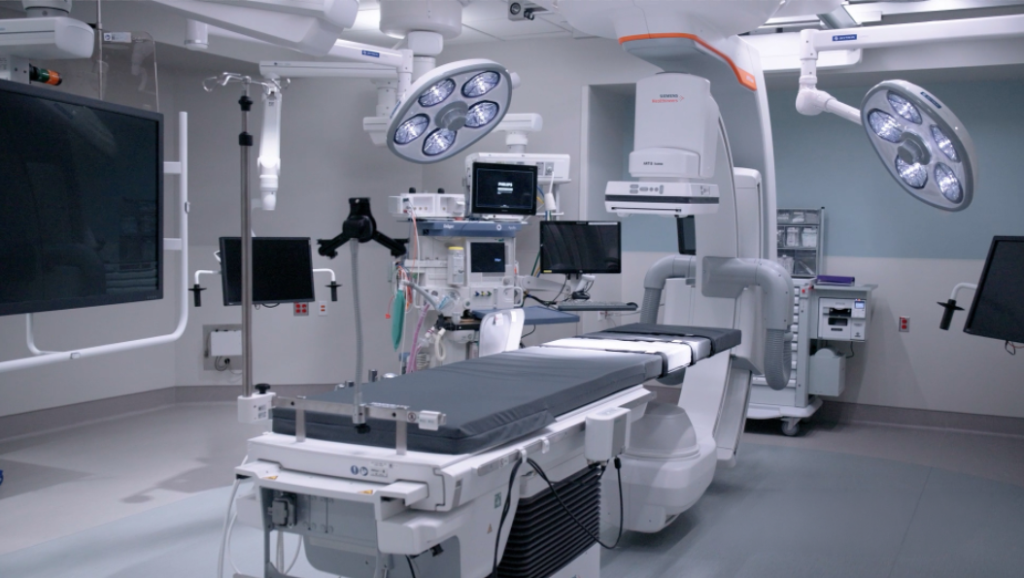 St. Luke's new hybrid operating room combines advanced imaging technology with a full surgical suite, giving physicians the ability to perform complex cardiovascular procedures and convert to open surgery if needed. CREDIT UNITYPOINT